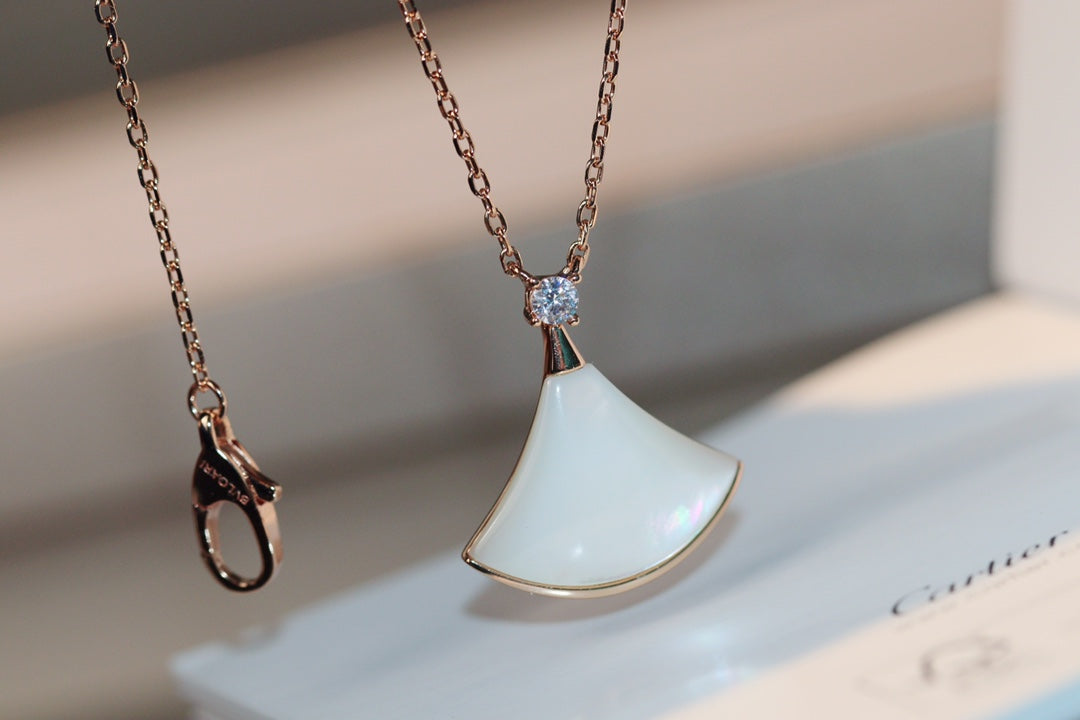 [LORA]DREAM NECKLACE WHITE MOP PINK GOLD 1 DIAMOND