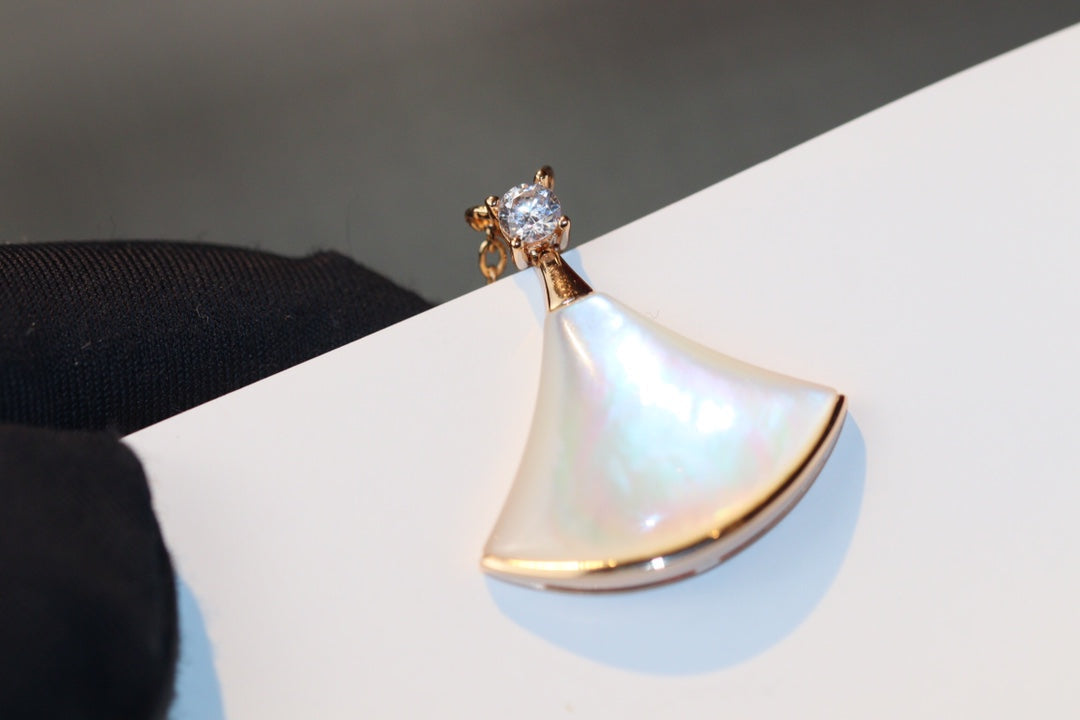 [LORA]DREAM NECKLACE WHITE MOP PINK GOLD 1 DIAMOND