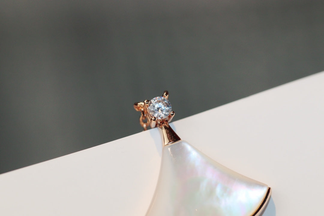 [LORA]DREAM NECKLACE WHITE MOP PINK GOLD 1 DIAMOND