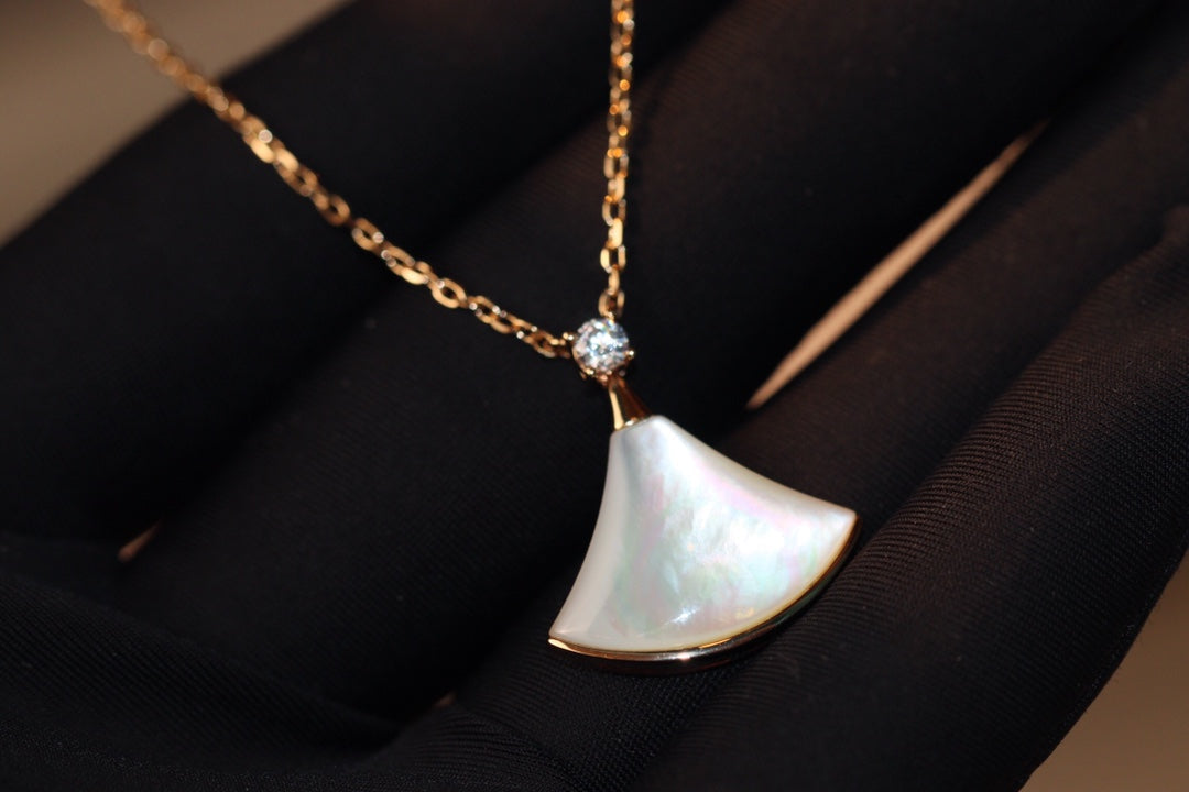 [LORA]DREAM NECKLACE WHITE MOP PINK GOLD 1 DIAMOND