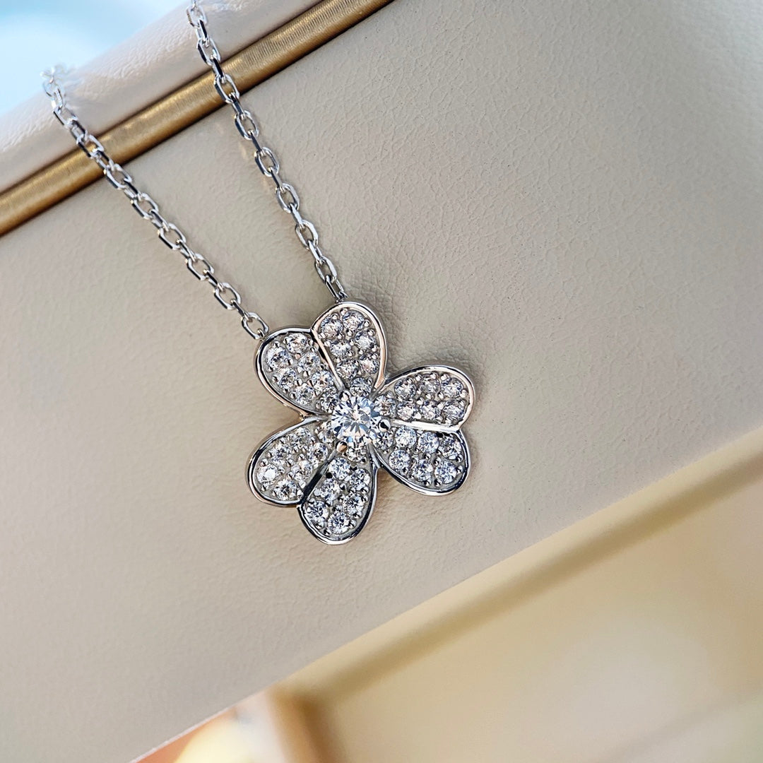 [LORA]CLOVER DIAMOND NECKLACE SILVER