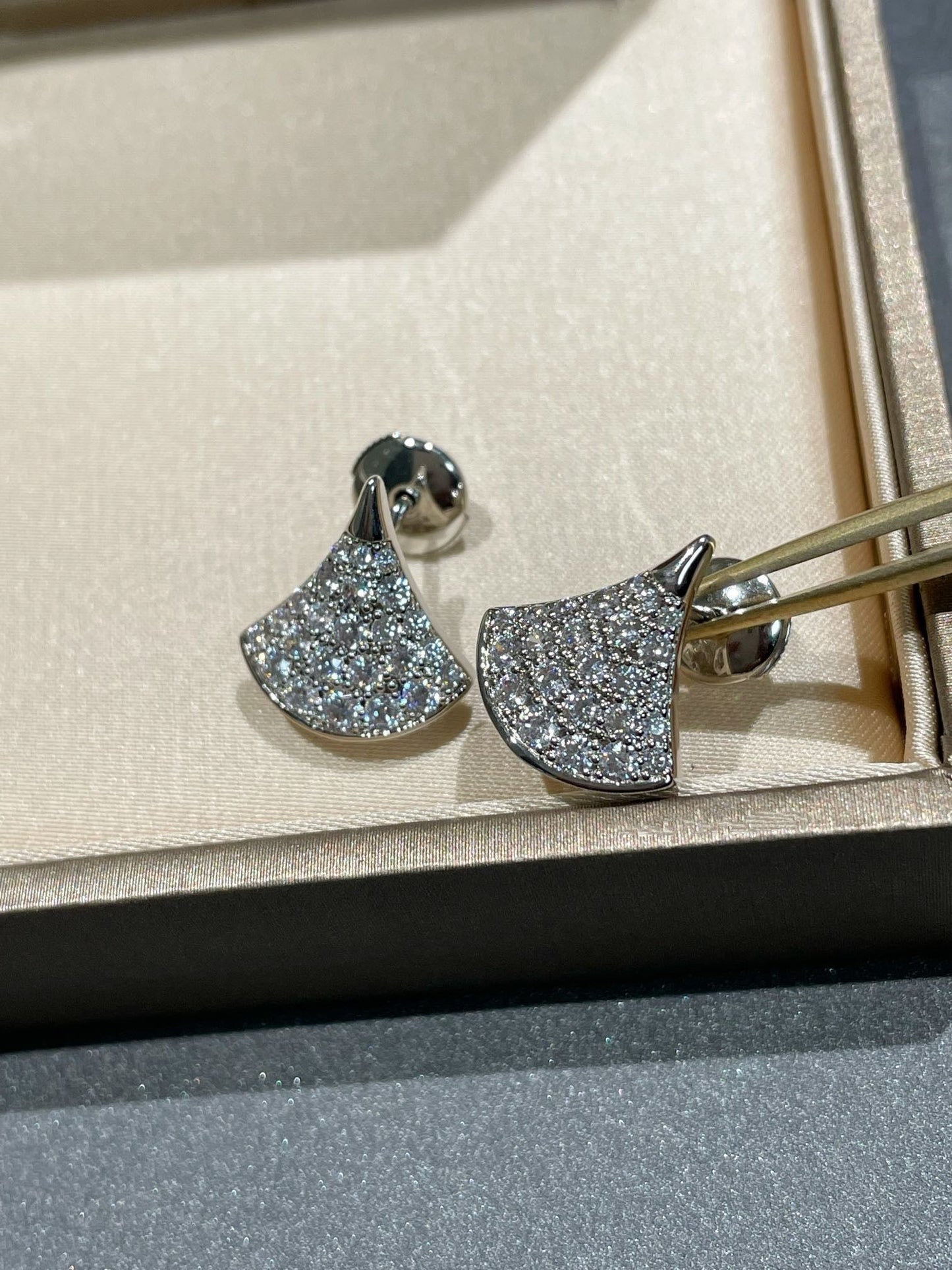 [LORA]DREAM STUD EARRINGS DIAMOND