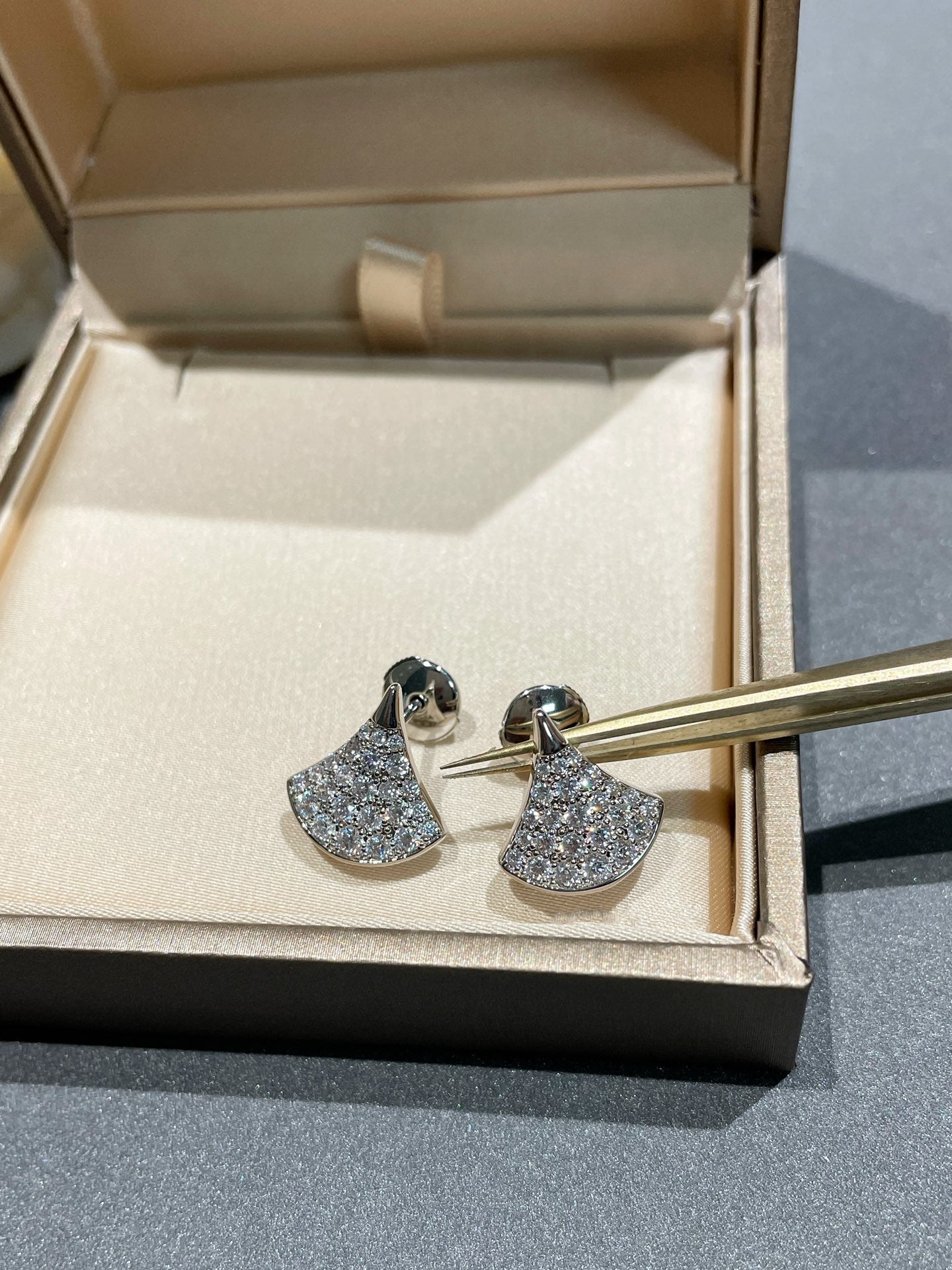 [LORA]DREAM STUD EARRINGS DIAMOND