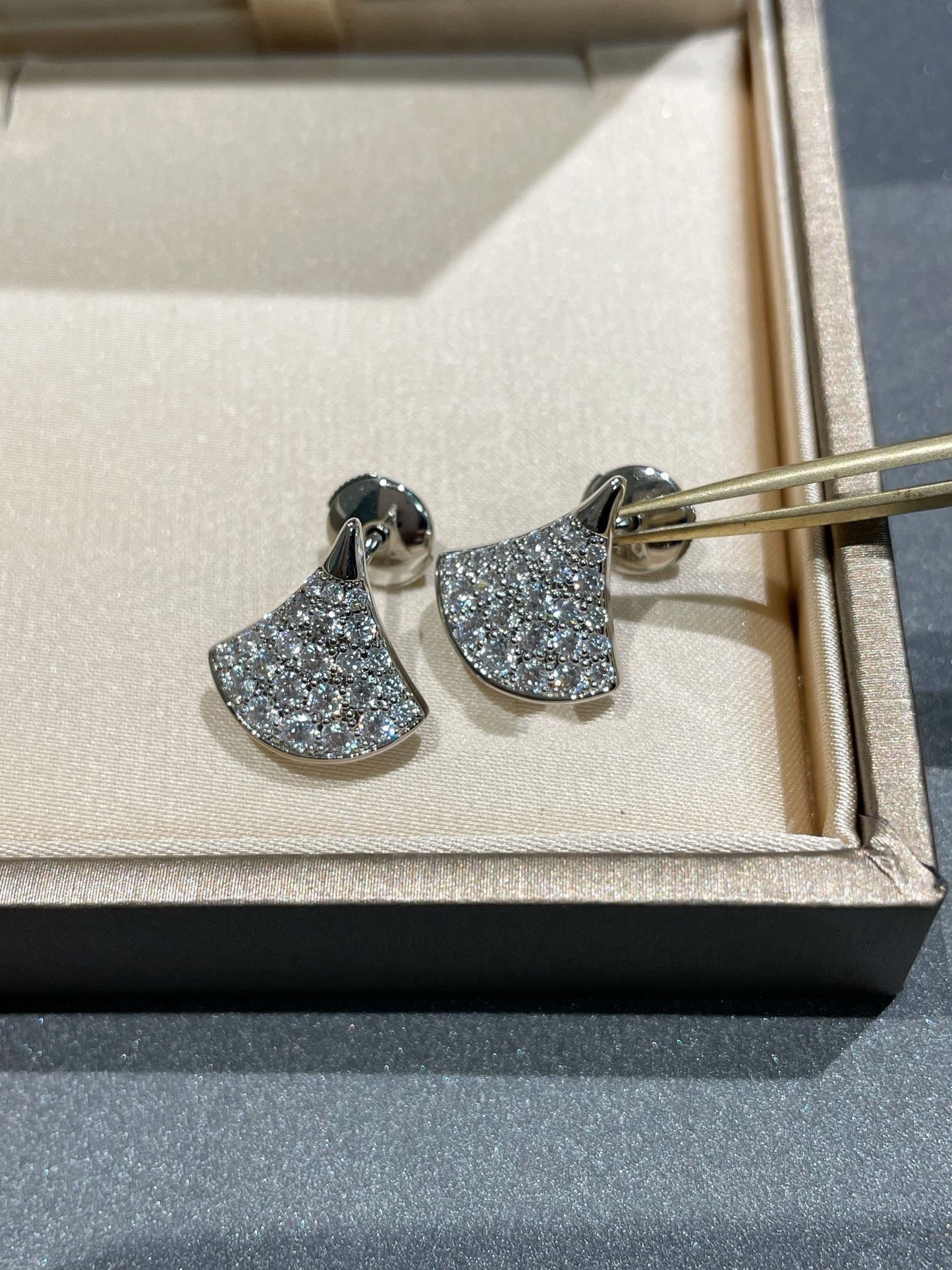 [LORA]DREAM STUD EARRINGS DIAMOND