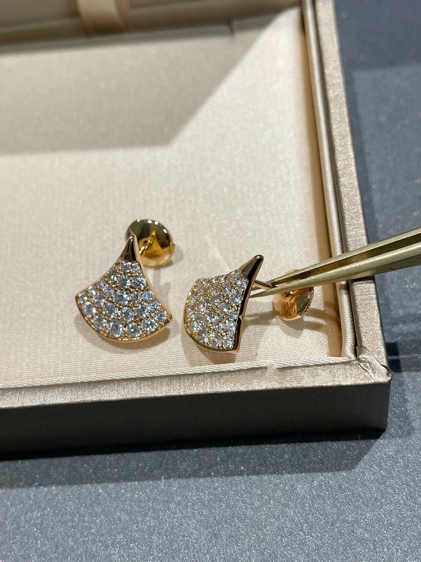 [LORA]DREAM STUD EARRINGS DIAMOND