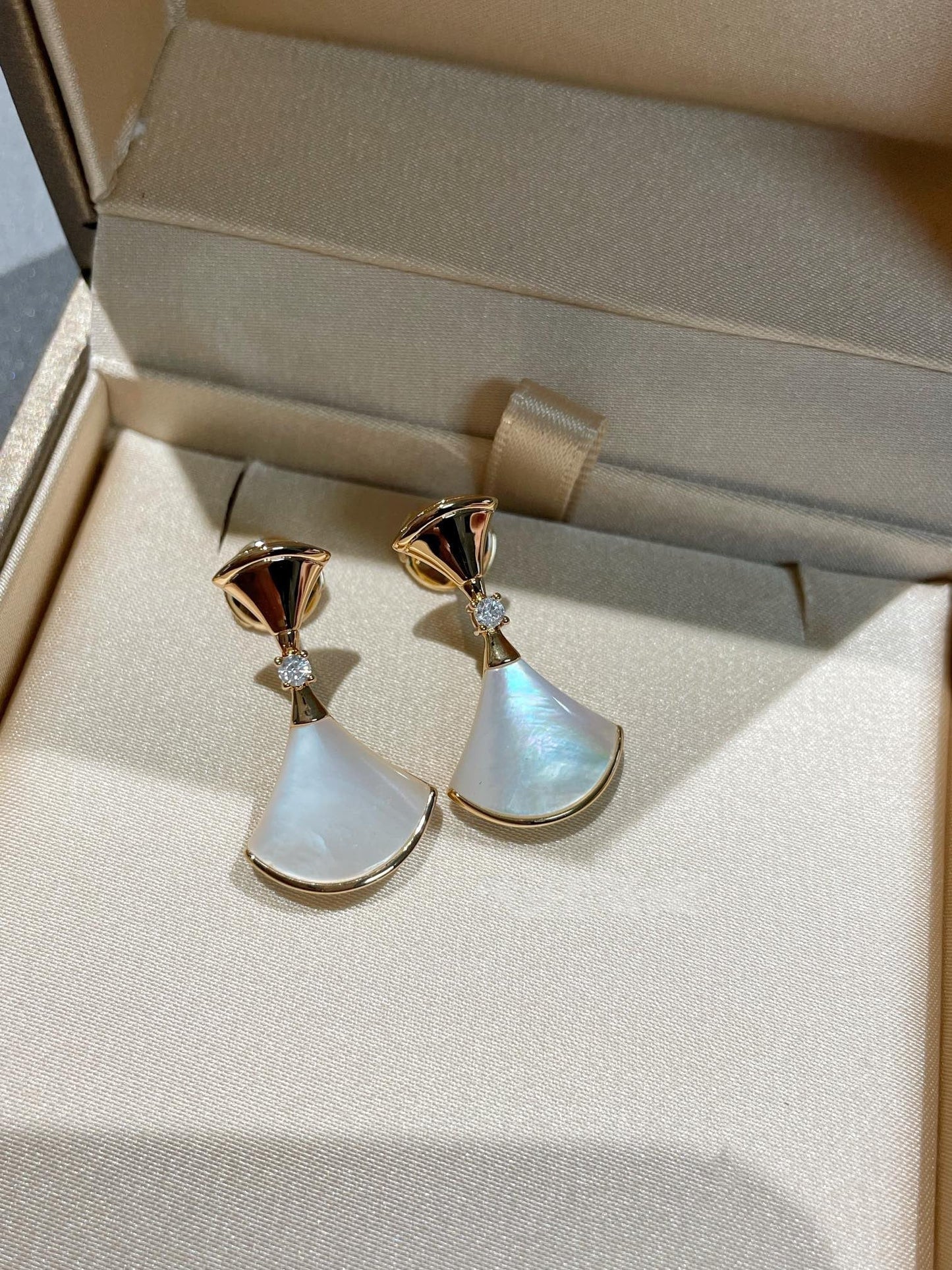 [LORA]DREAM MOP 1 DIAMOND EARRINGS