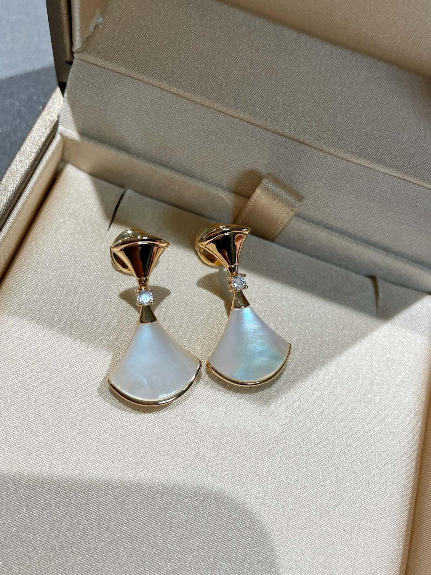 [LORA]DREAM MOP 1 DIAMOND EARRINGS