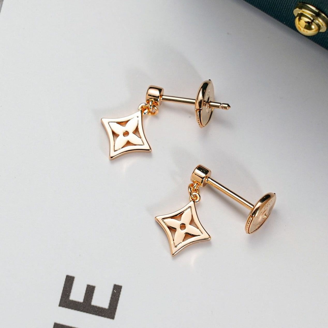[LORA]STAR EARRINGS GOLD
