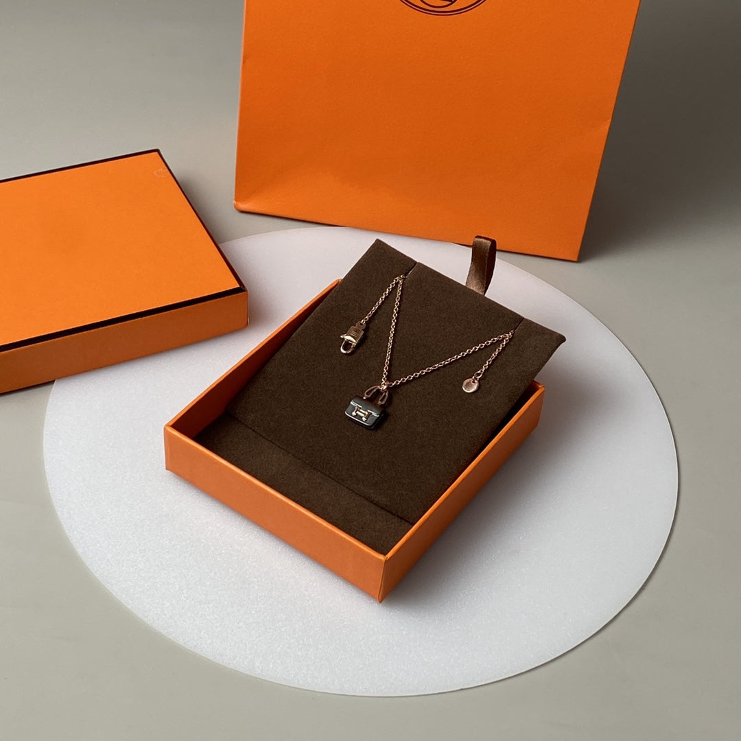 [LORA]CONSTANCE BLACK PEDANT PINK GOLD NECKLACE
