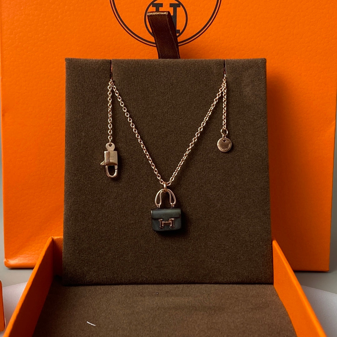 [LORA]CONSTANCE BLACK PEDANT PINK GOLD NECKLACE
