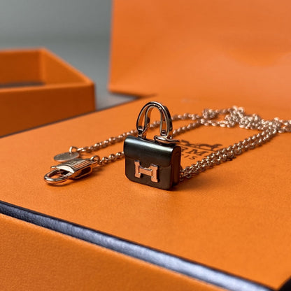[LORA]CONSTANCE BLACK PEDANT PINK GOLD NECKLACE