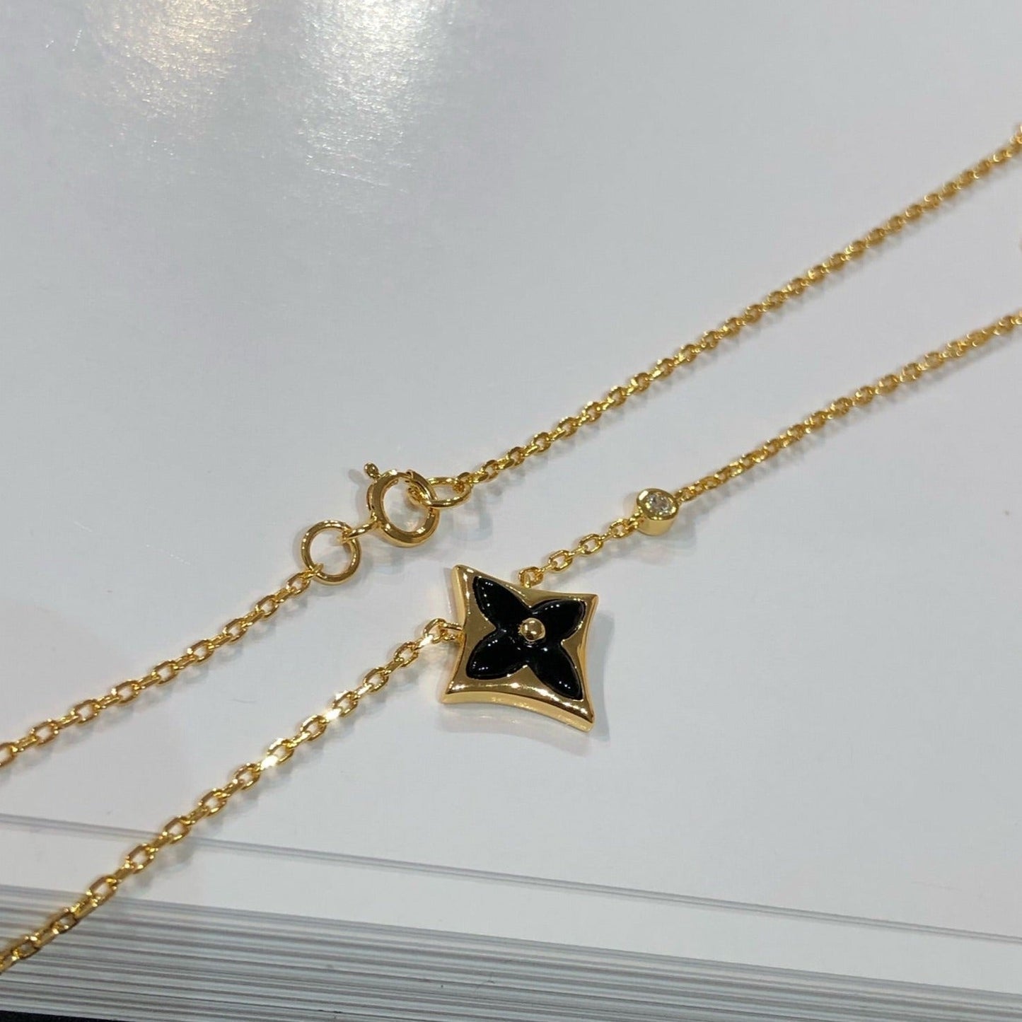 [LORA]STAR BLACK MOP NECKLACE