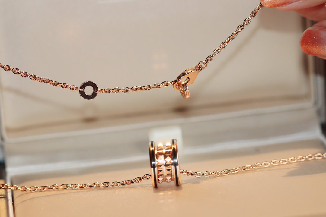 [LORA]ZERO 1 ROCK PEDANT PINK GOLD BLACK NECKLACE