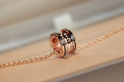 [LORA]ZERO 1 ROCK PEDANT PINK GOLD BLACK NECKLACE