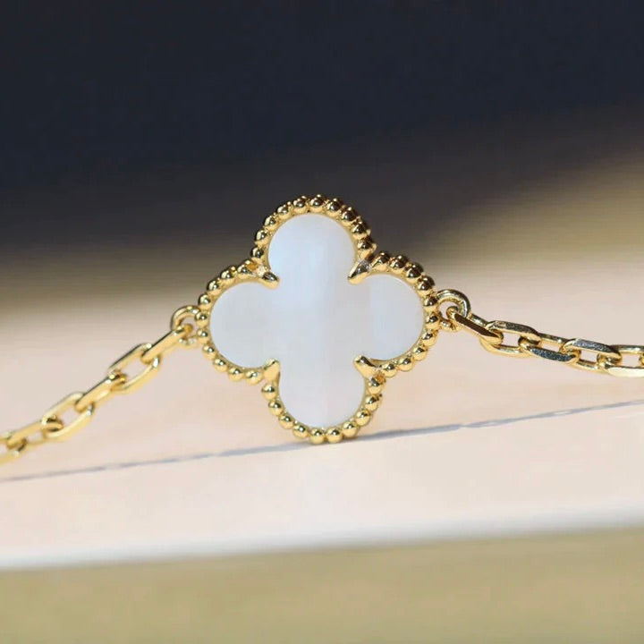 [LORA]CLOVER 20 MOTIFS WHITE MOP NECKLACE
