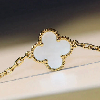 [LORA]CLOVER 20 MOTIFS WHITE MOP NECKLACE