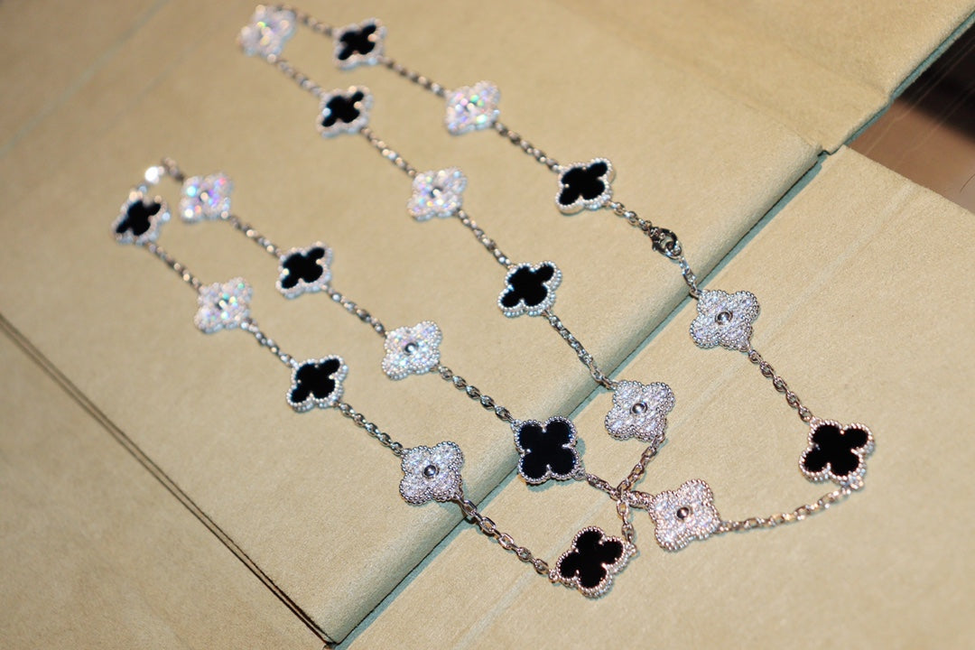 [Lora]CLOVER 20 MOTIFS ONYX DIAMOND SILVER