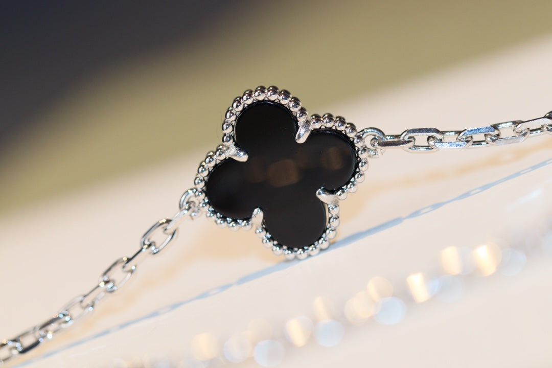 [Lora]CLOVER 20 MOTIFS ONYX DIAMOND SILVER