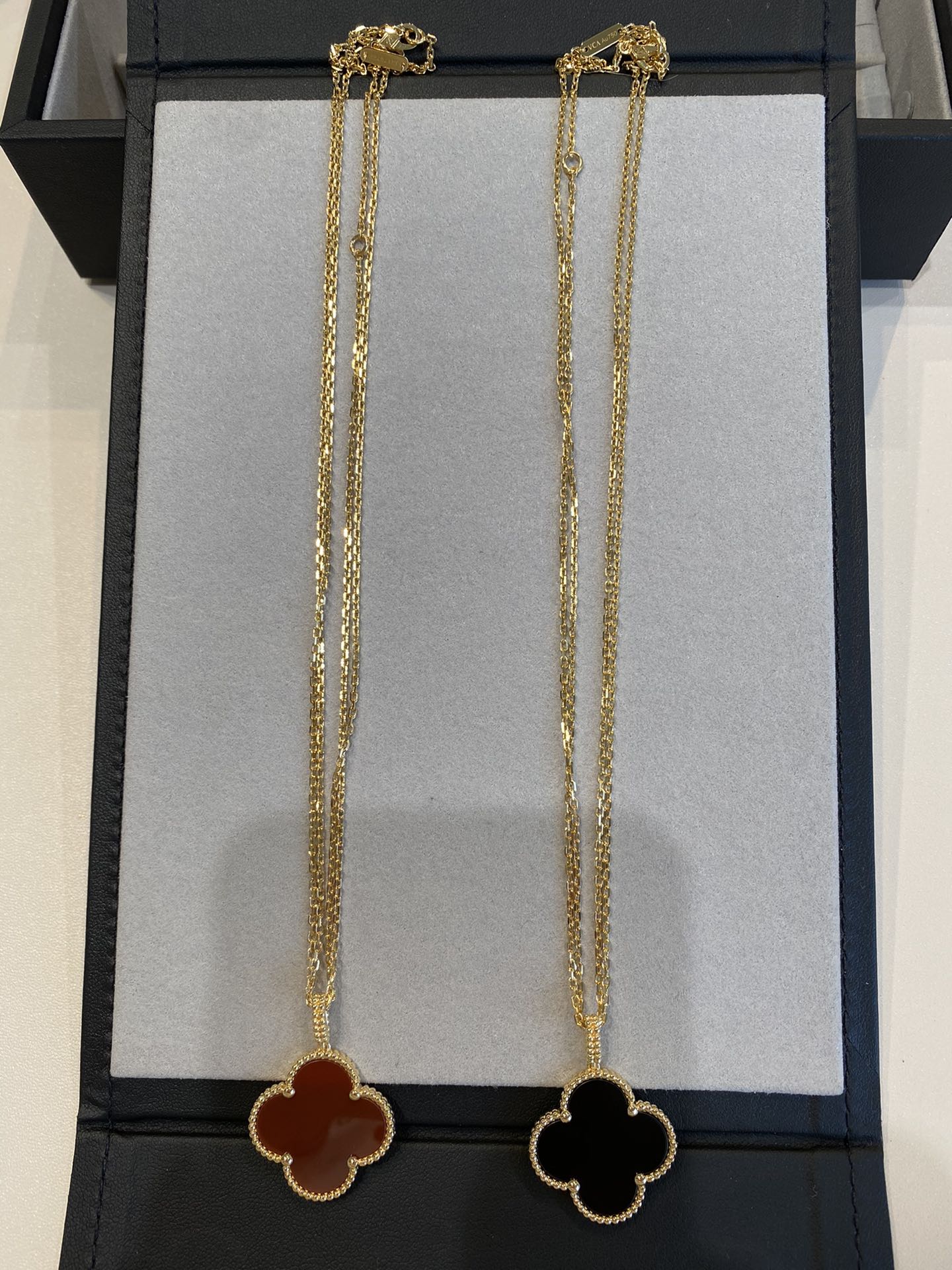[LORA]CLOVER 25MM NECKLACE GOLD CARNELIAN