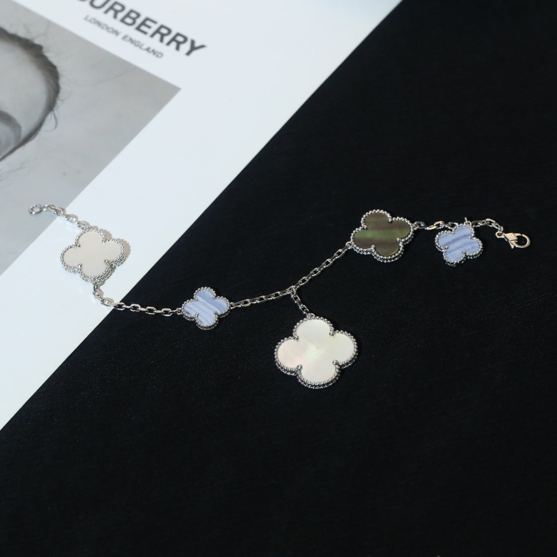 [Lora]CLOVER BRACELET 5 MOTIFS MOP CHALCEDONY SILVER