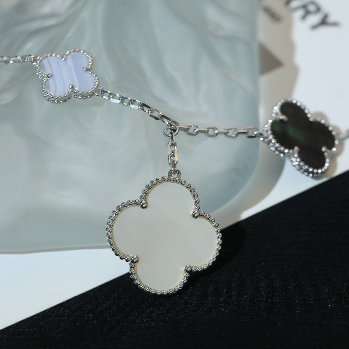 [LORA]CLOVER BRACELET 5 MOTIFS MOP CHALCEDONY SILVER