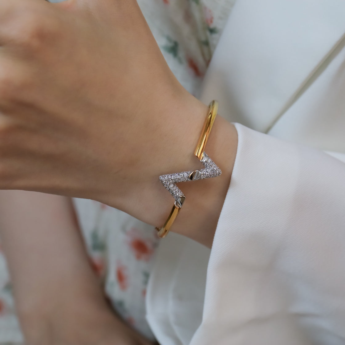 [LORA]VOLTE UPSITE DOWN GOLD DIAMOND BRACELET