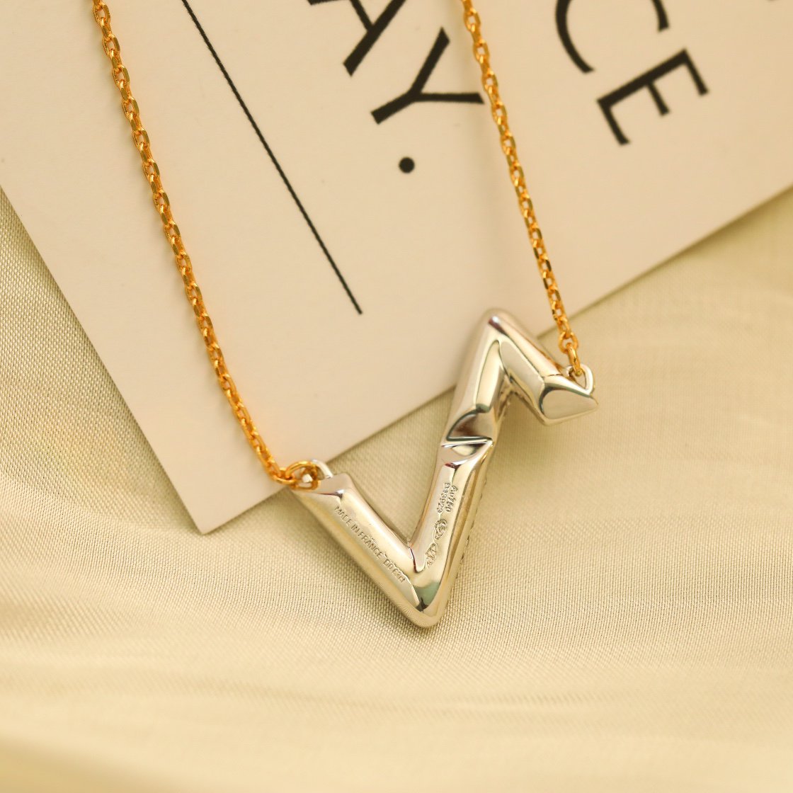 [LORA]VOLT SILVER DIAMOND PEDANT NECKLACE