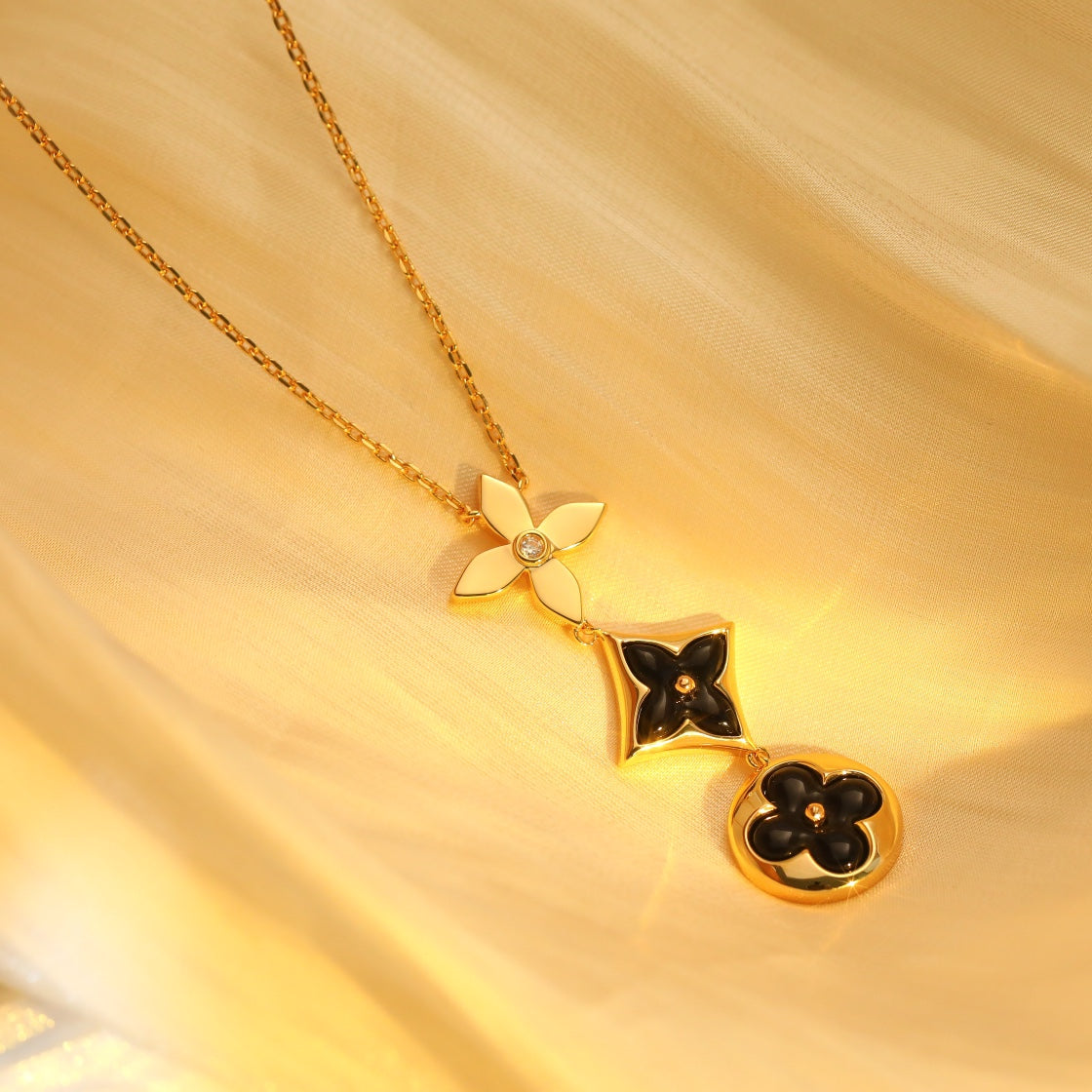[LORA]STAR AND SUN ONYX PINK GOLD NECKLACE