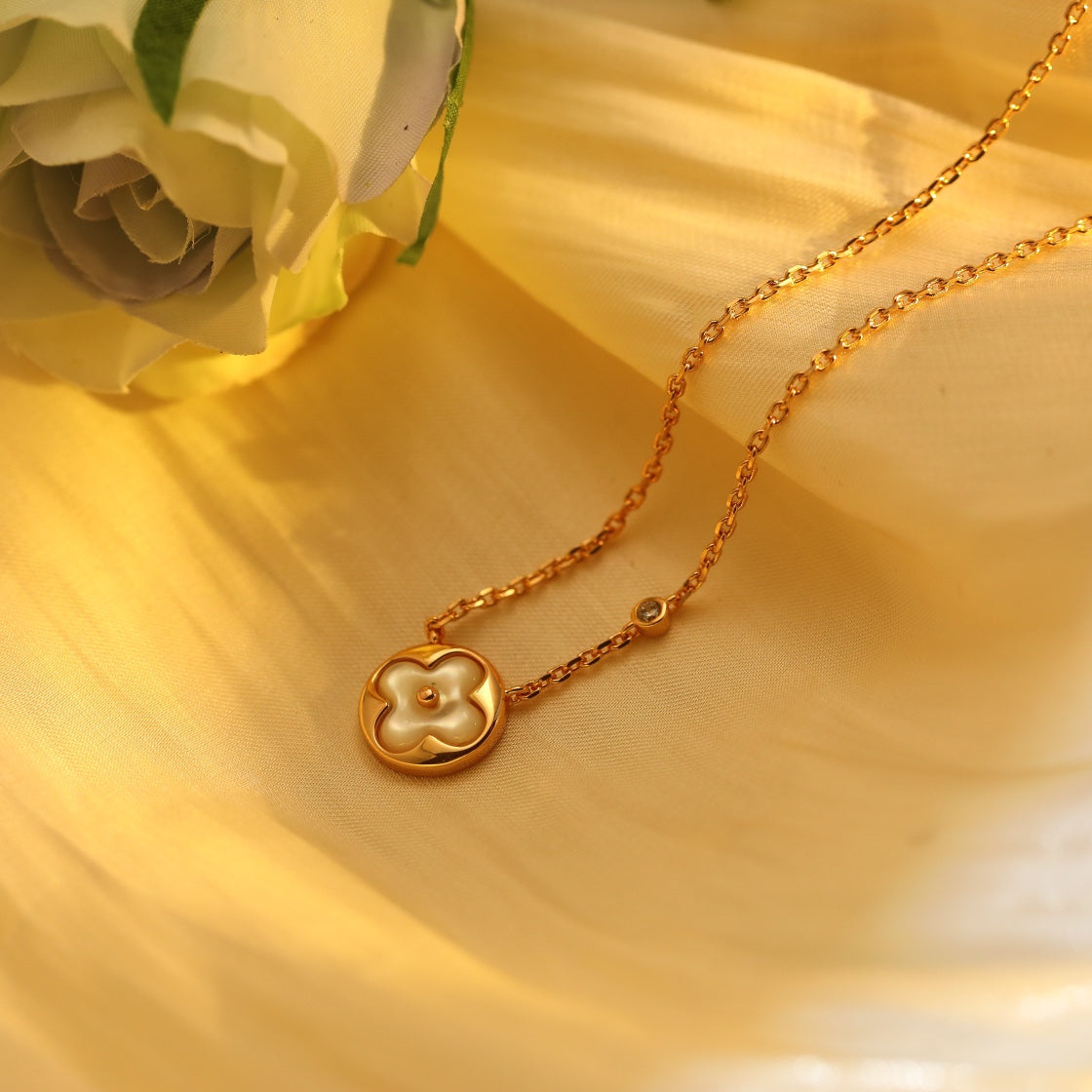 [LORA]SUN PEDANT PINK GOLD 1 DIAMOND NECKLACE