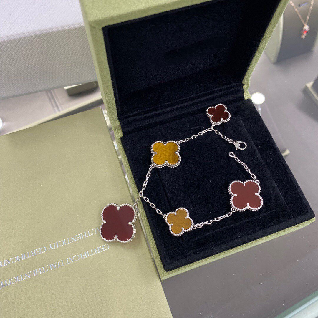 [Lora]CLOVER 5 MOTIFS SIVLER CARNELIAN TIGER EYE BRACELET