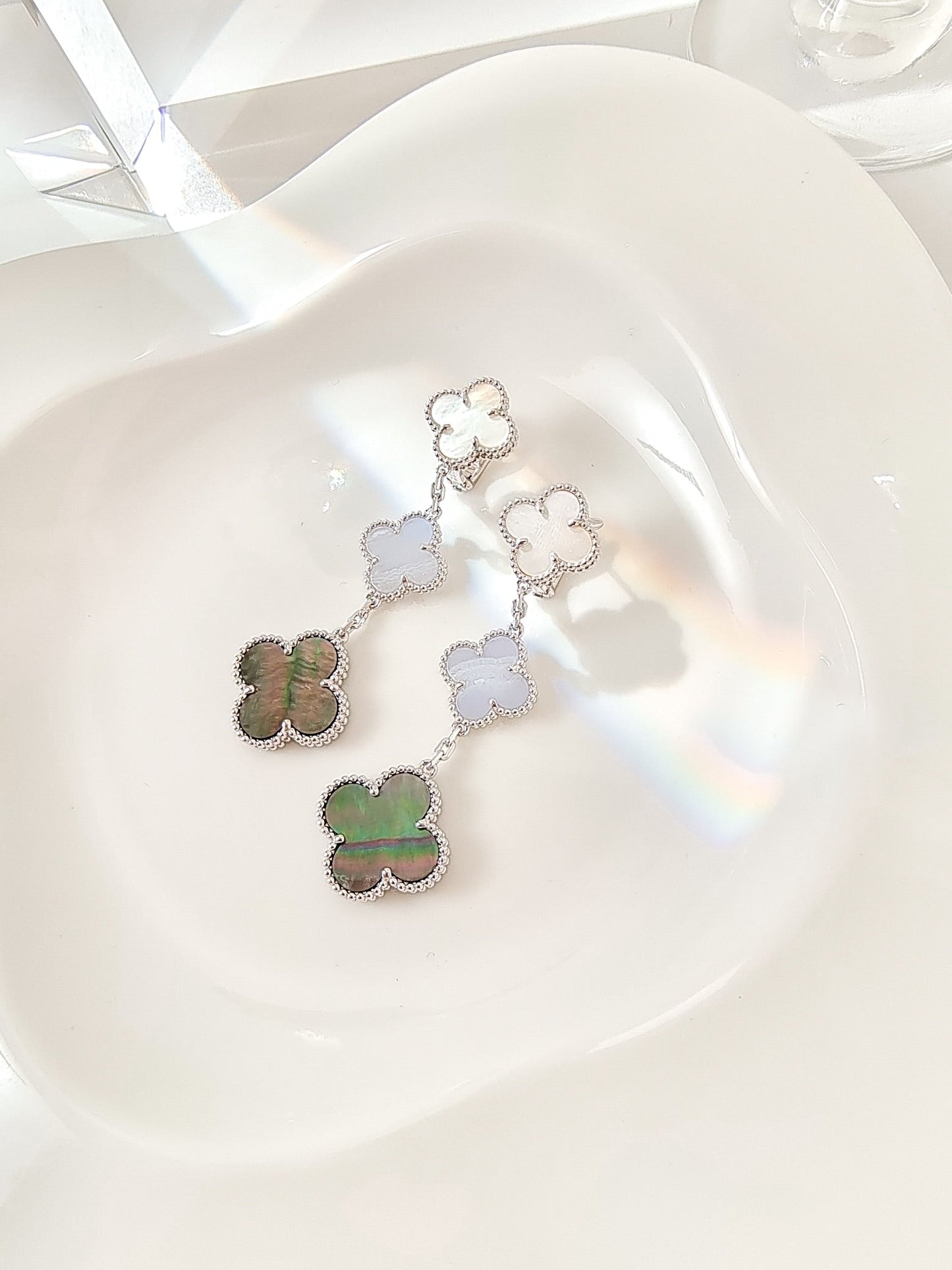[Lora]CLOVER 3 MOTIFS CHALCEDONY DARK MOP SILVER EARRINGS