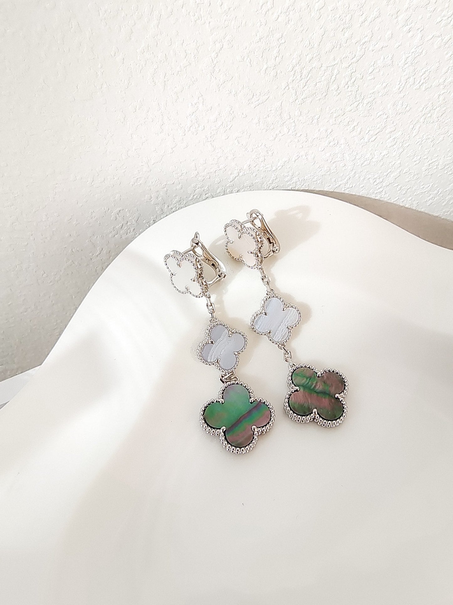 [Lora]CLOVER 3 MOTIFS CHALCEDONY DARK MOP SILVER EARRINGS