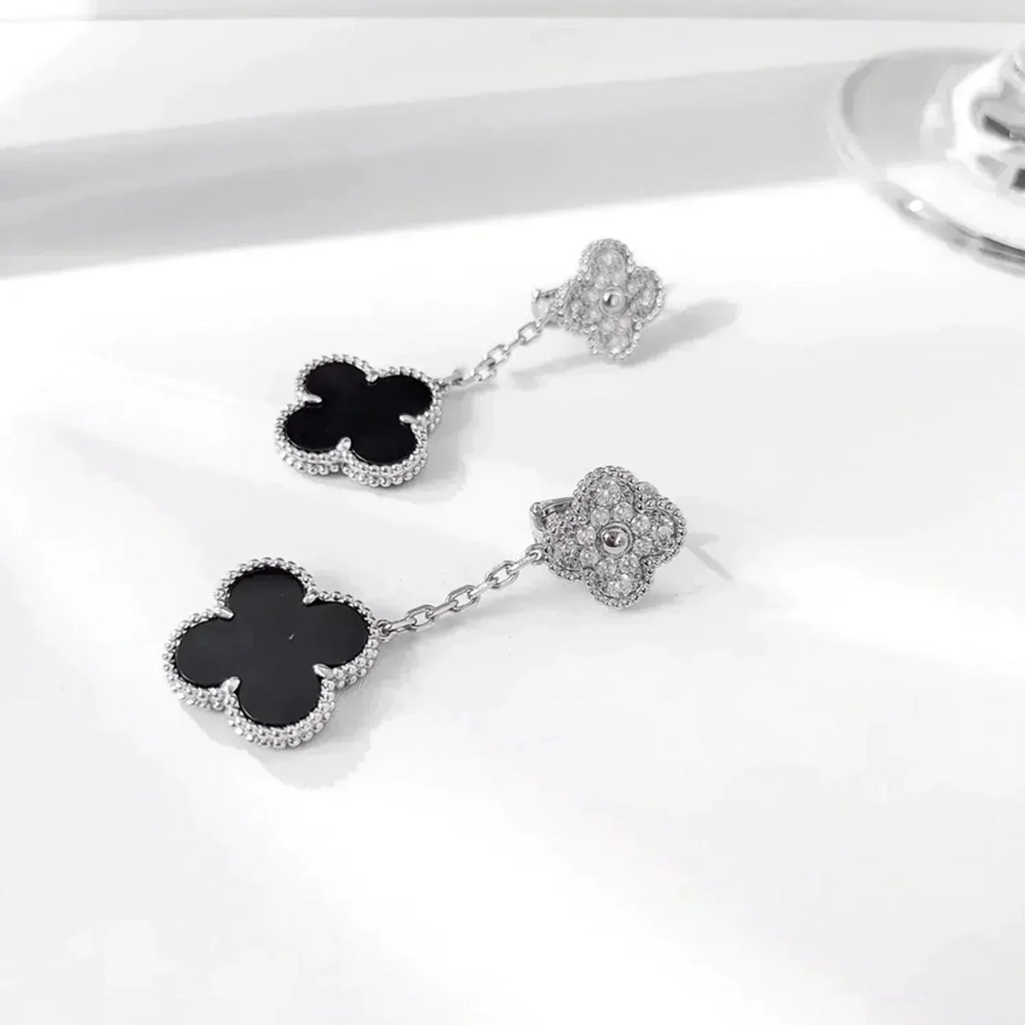 [LORA]CLOVER 2 MOTIFS  DIAMOND ONYX EARRINGS SILVER
