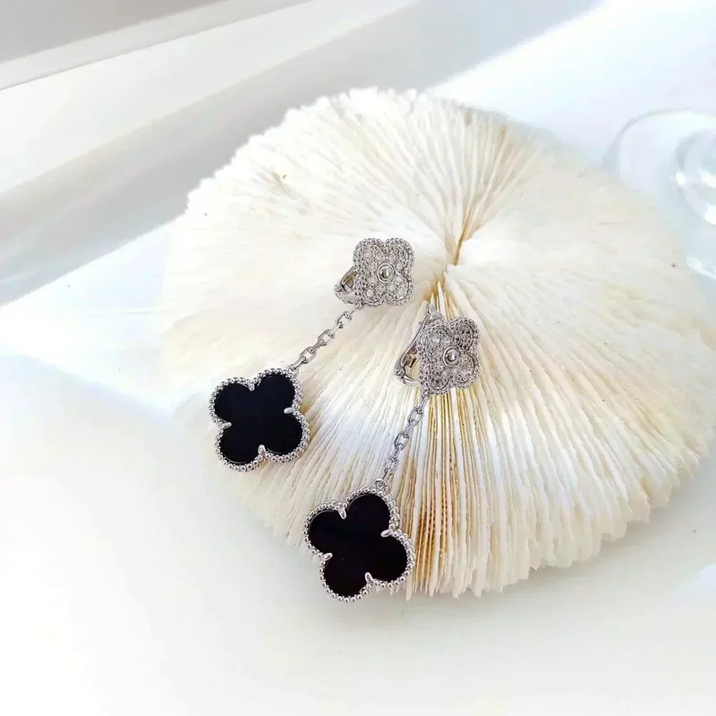 [Lora]CLOVER 2 MOTIFS  DIAMOND ONYX EARRINGS SILVER