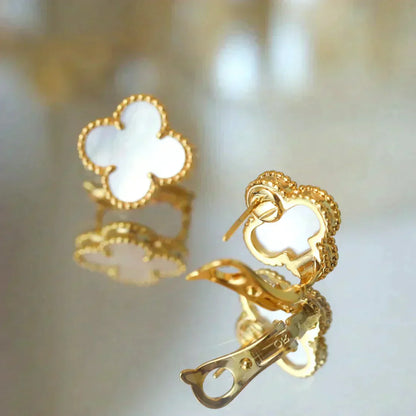[LORA]CLOVER MEDIUM 1 MOTIFS  WHITE MOP STUD EARRINGS