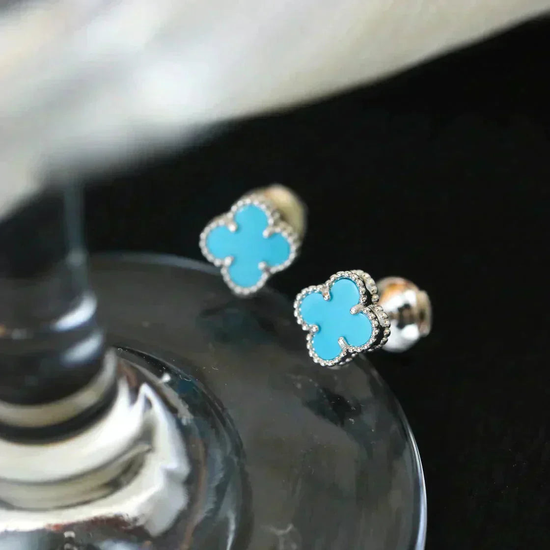 [LORA]CLOVER MINI 9.5MM ONYX STUD EARRINGS SILVER