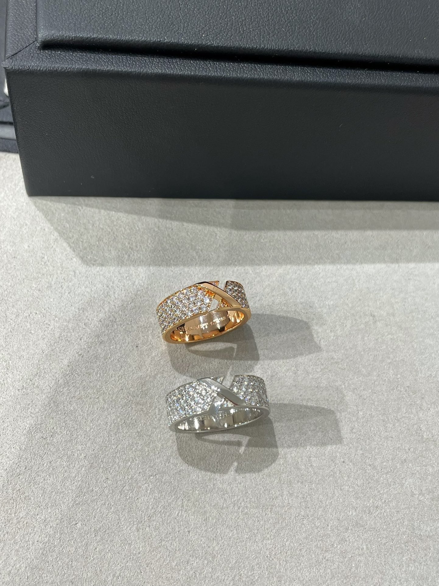 [LORA]LIENS EVIDENCE  DIAMOND PAVED RING
