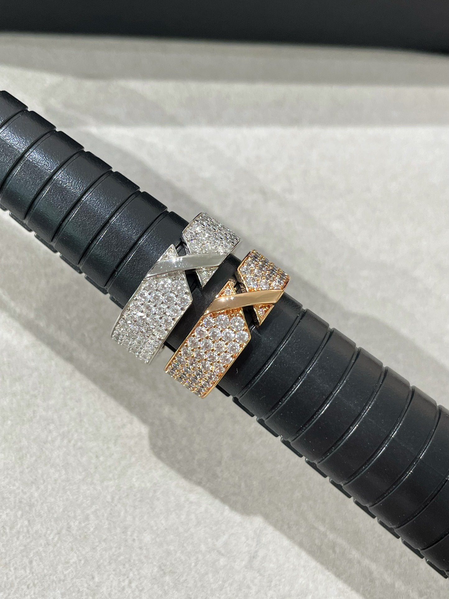 [LORA]LIENS EVIDENCE  DIAMOND PAVED RING