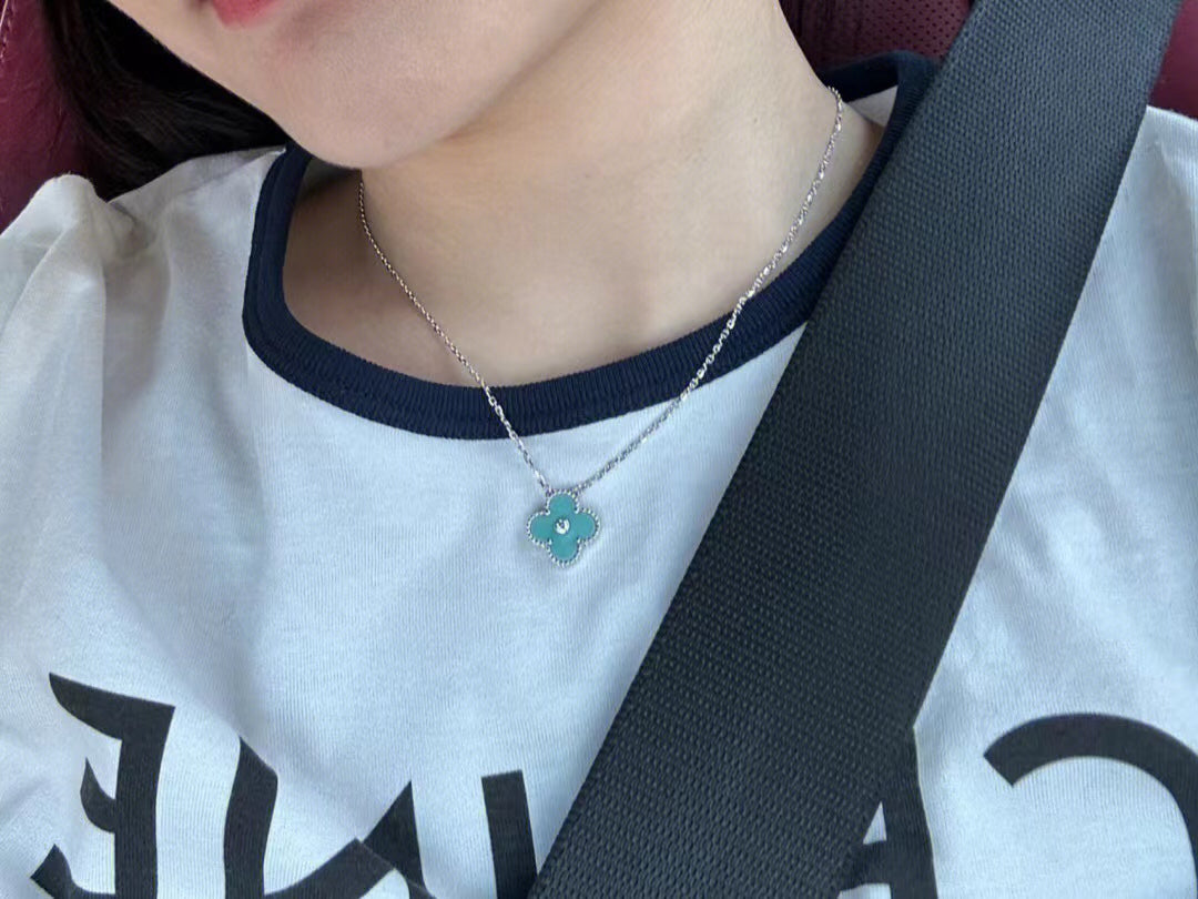 [LORA]CLOVER 1 DIAMOND LIGHT BLUE SILVER NECKLACE