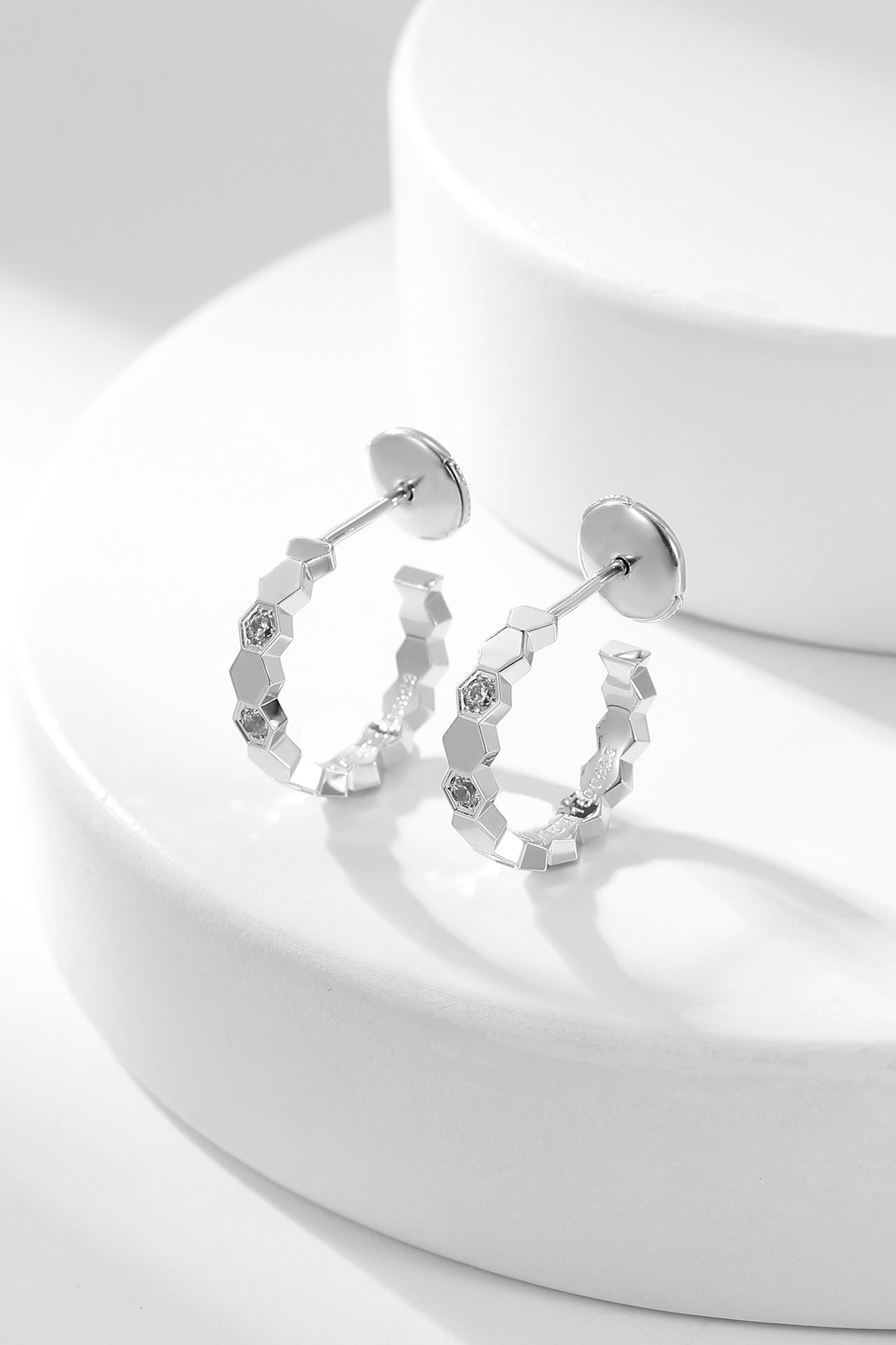 [LORA]BEE LOVE DIAMOND HOOP EARRINGS