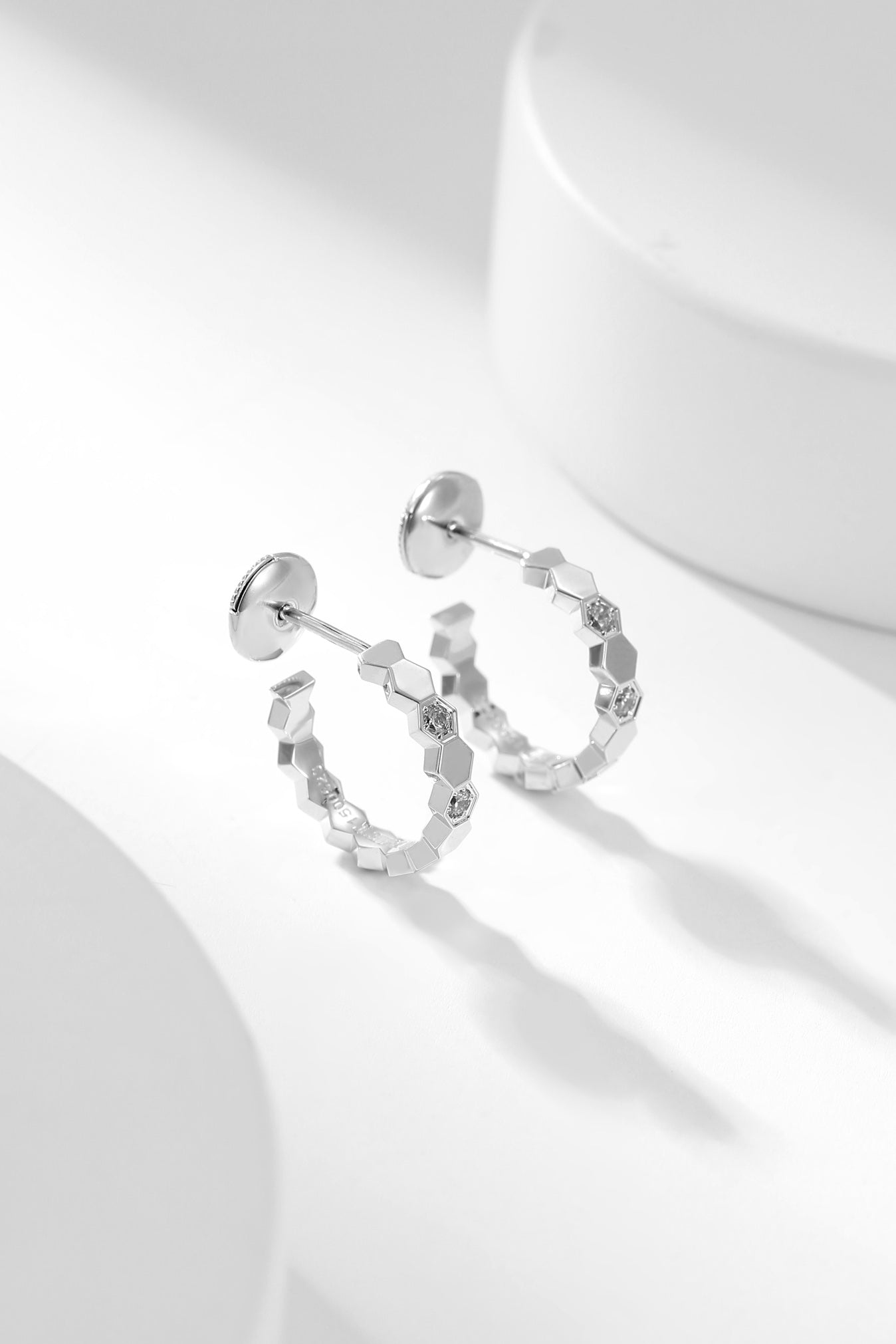[LORA]BEE LOVE DIAMOND HOOP EARRINGS
