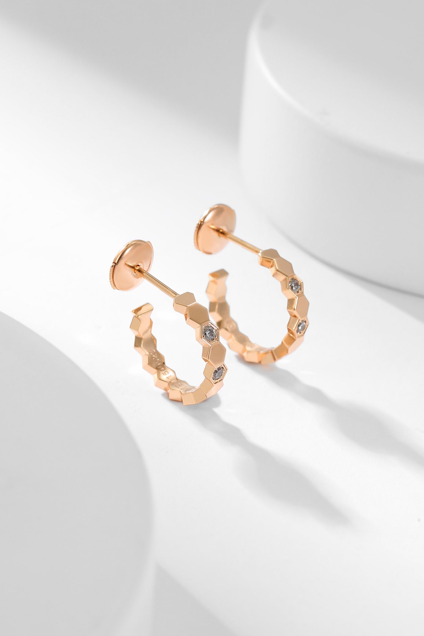[LORA]BEE LOVE DIAMOND HOOP EARRINGS