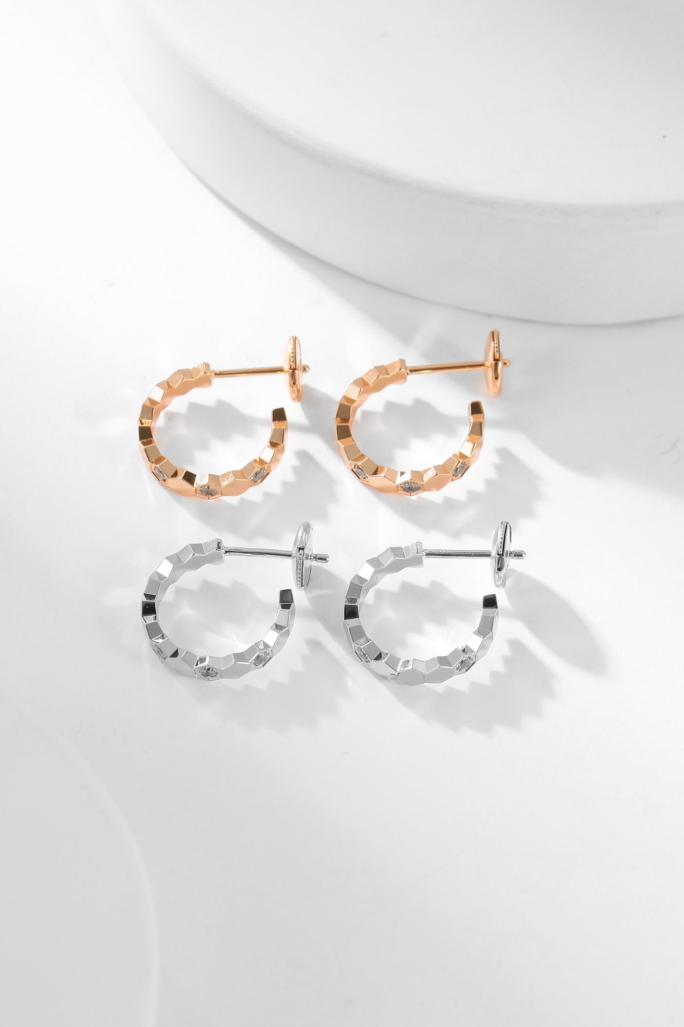[LORA]BEE LOVE DIAMOND HOOP EARRINGS