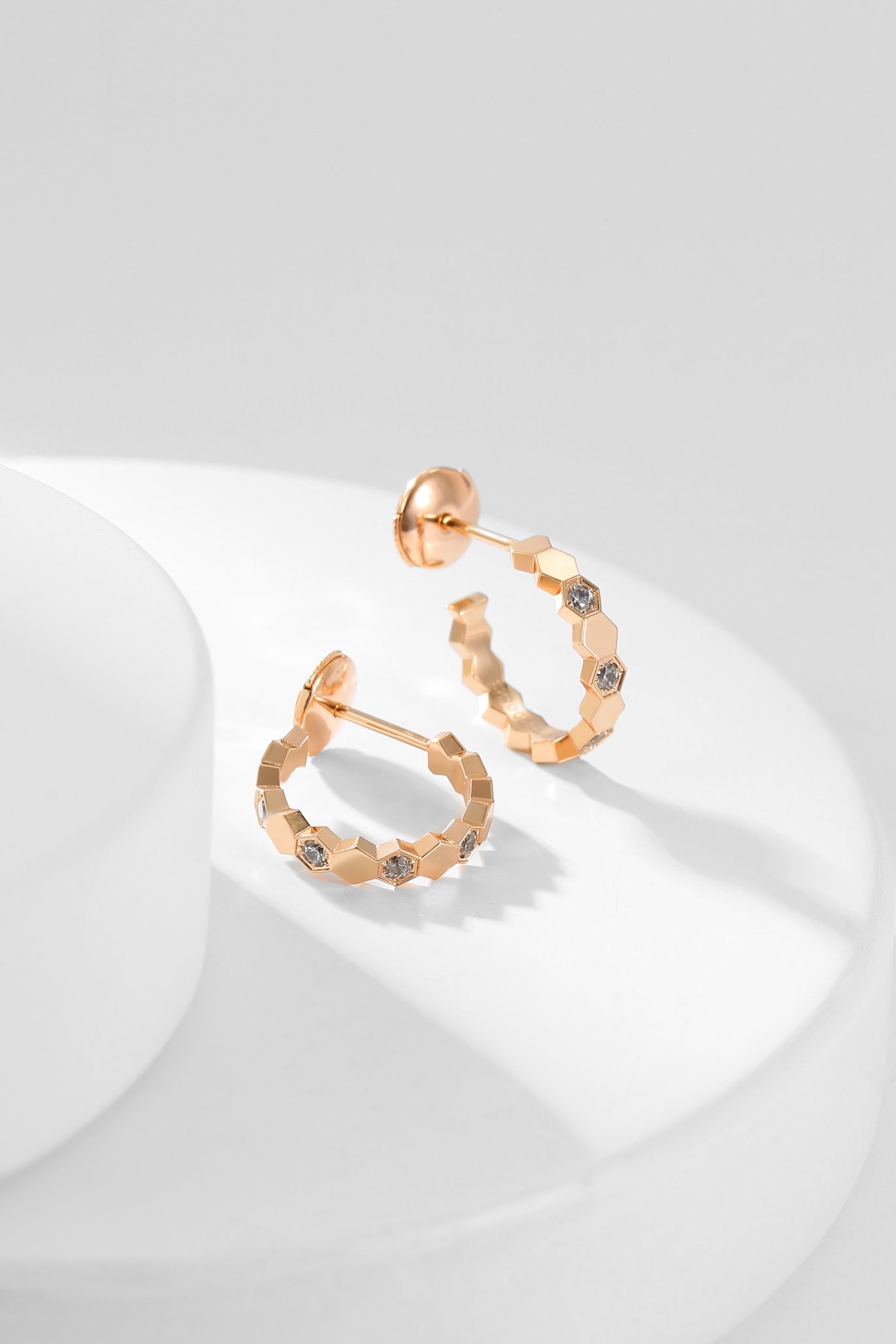 [LORA]BEE LOVE DIAMOND HOOP EARRINGS