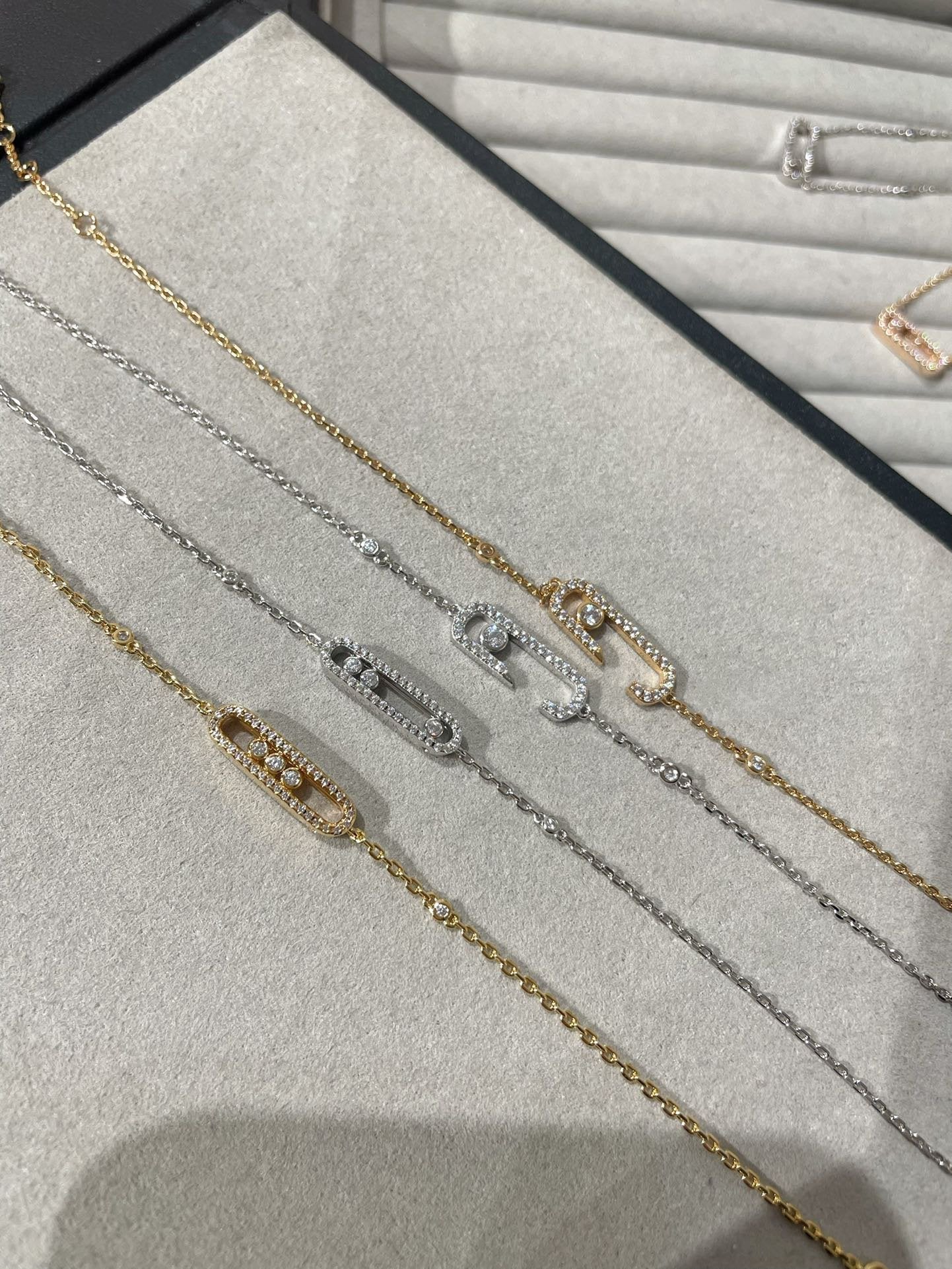[LORA] BABY MOVE DIAMOND BRACELET