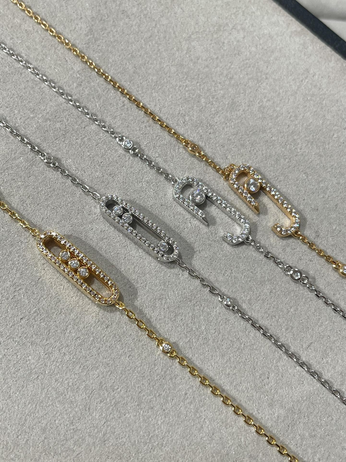 [LORA] BABY MOVE DIAMOND BRACELET