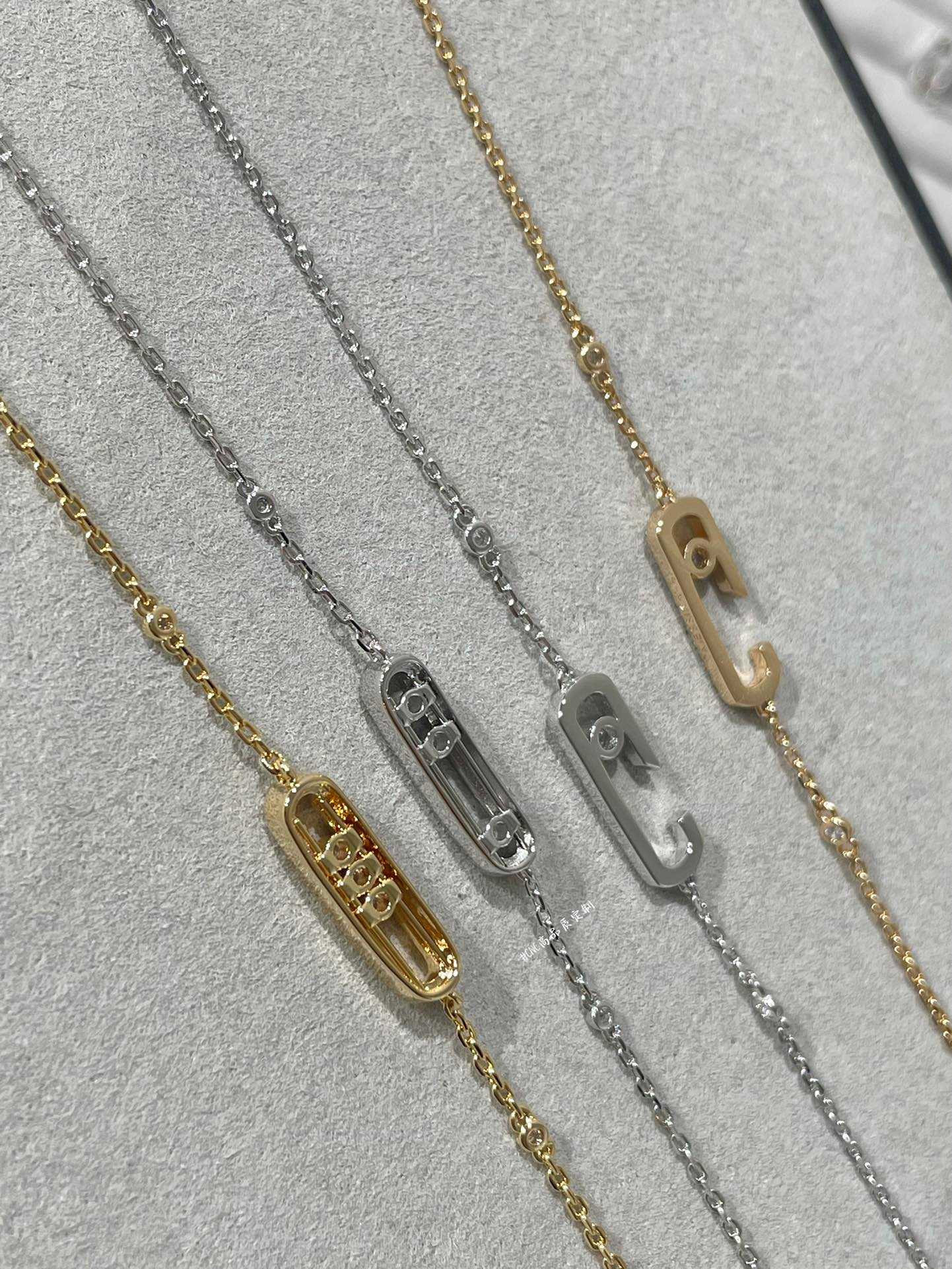 [LORA] BABY MOVE DIAMOND BRACELET