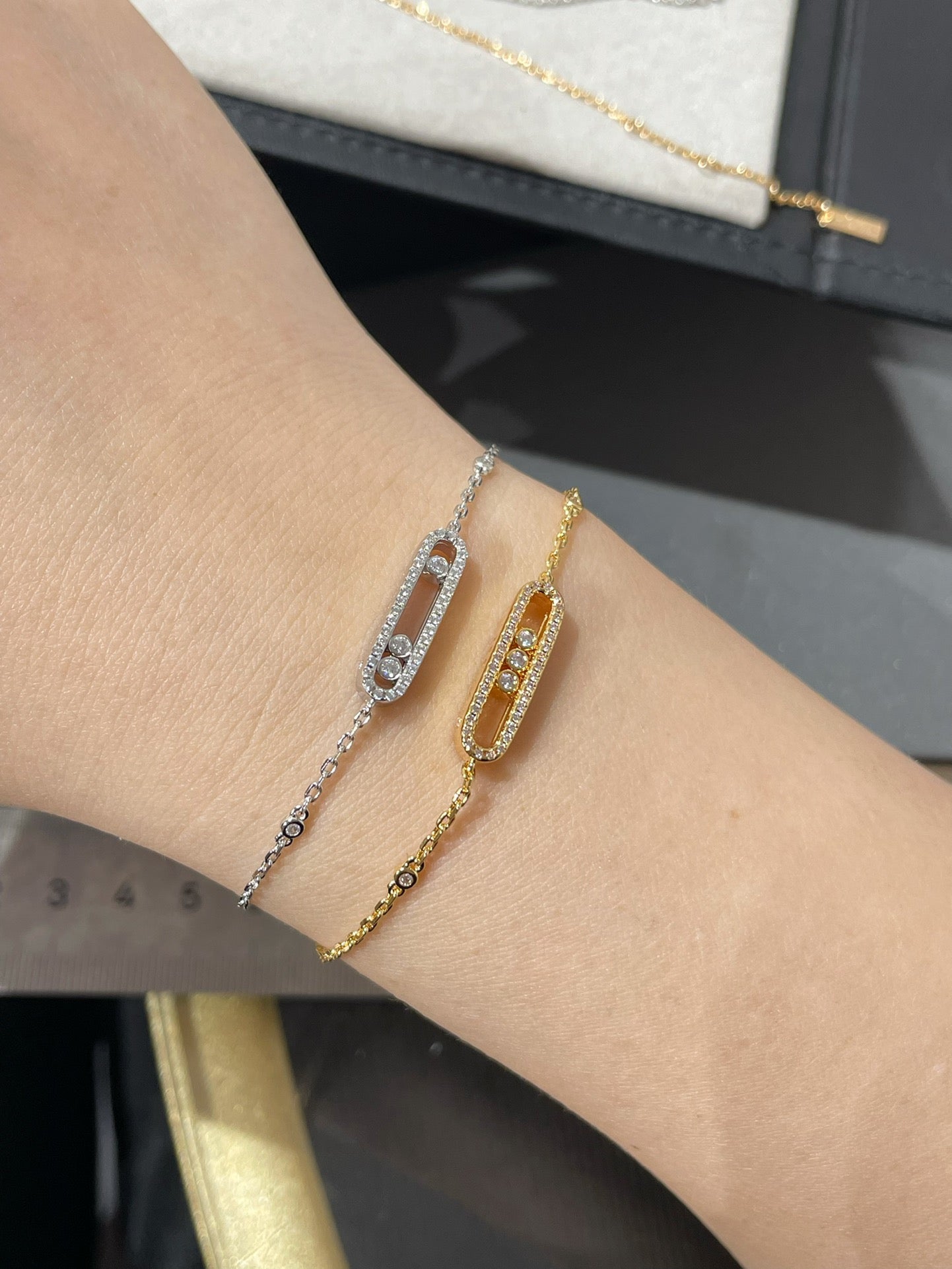 [LORA] BABY MOVE DIAMOND BRACELET