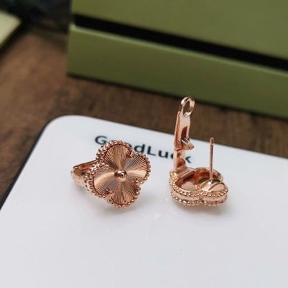 [LORA]CLOVER MEDIUM STUD EARRINGS