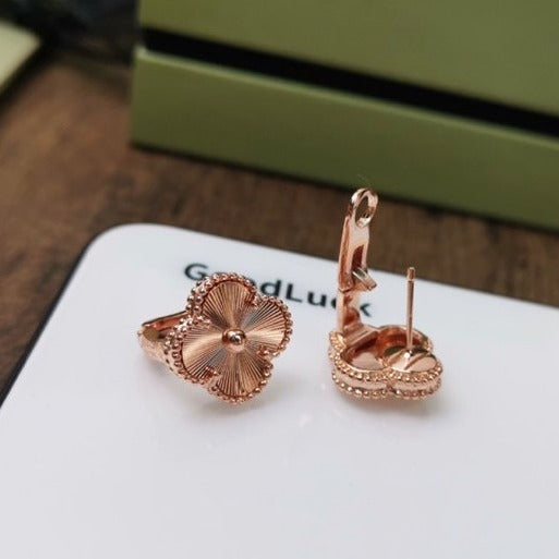 [LORA]CLOVER MEDIUM STUD EARRINGS